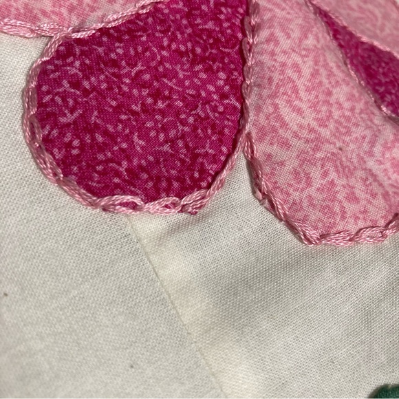 Handmade FLORAL BLOOM Spring Summer Quilt 32 x 42 inches - Picture 10 of 14